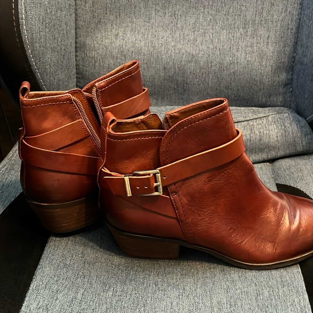 Vince Camuto brown leather booties size 9.5